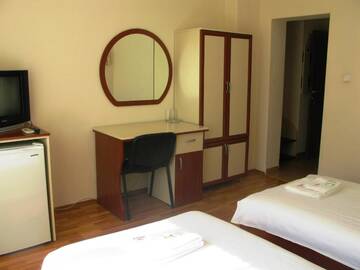 Фото номера Двухместный номер с 2 отдельными кроватями Отель Hotel Nakra г. Radnevo 4