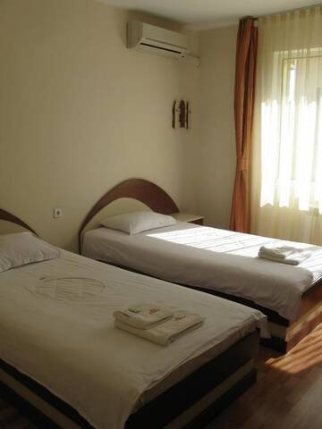 Фото номера Двухместный номер с 2 отдельными кроватями Отель Hotel Nakra г. Radnevo 10