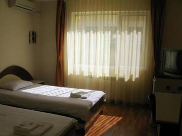 Фото номера Двухместный номер с 2 отдельными кроватями Отель Hotel Nakra г. Radnevo 15